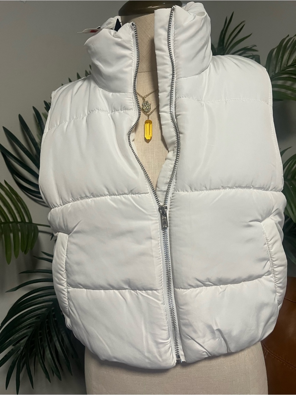 White Puffer Vest - Women's Lightweight Quilted Jacket medium - Picture 2 of 5